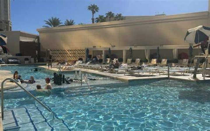 Can Delano hotel guests use Mandalay Bay pool