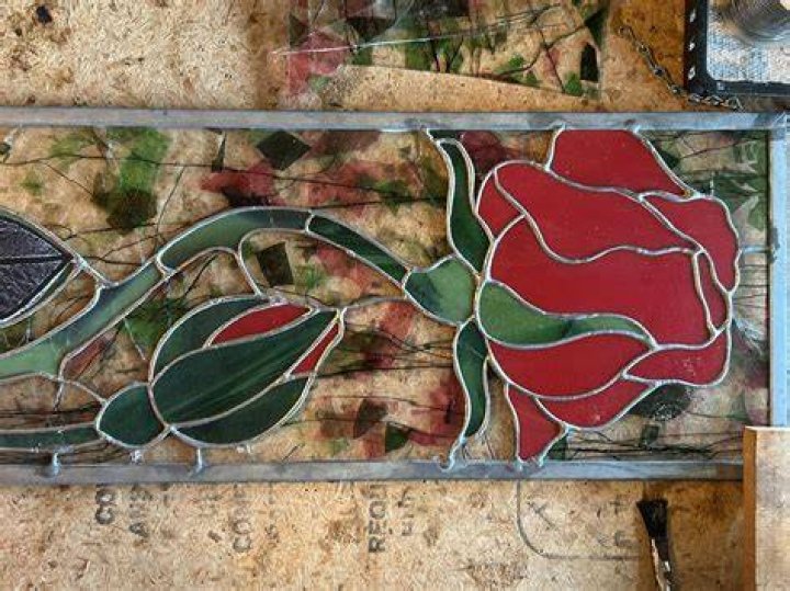 How can you tell if stained glass is valuable