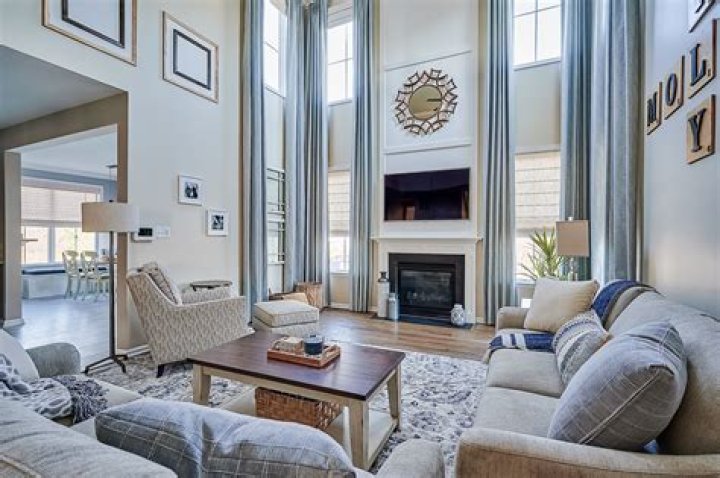 How do you keep a room warm in a high ceiling