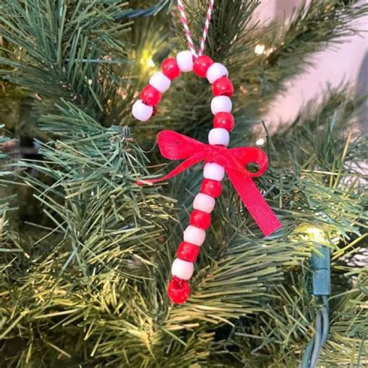 How do you make a Christmas ornament holder