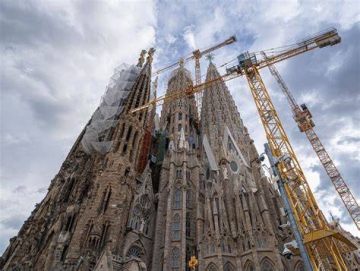 How long did it take to build Grace Cathedral