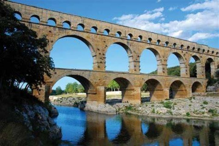 How old is the Roman aqueduct at Nimes France