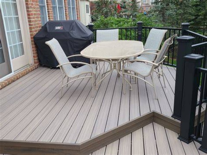 What kind of paint do you use on Trex decking