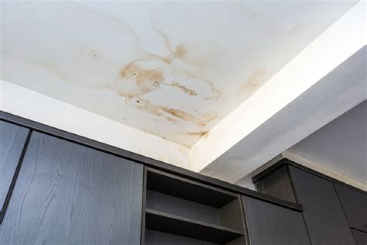 What to do if water leaks through the ceiling