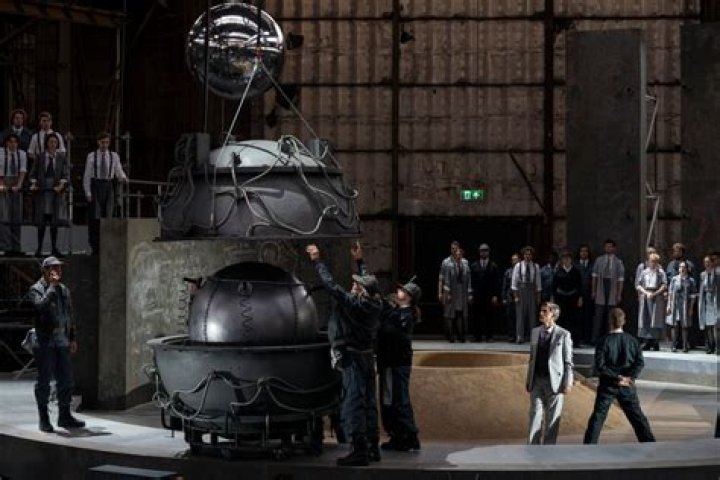 Where does the opera Doctor Atomic take place