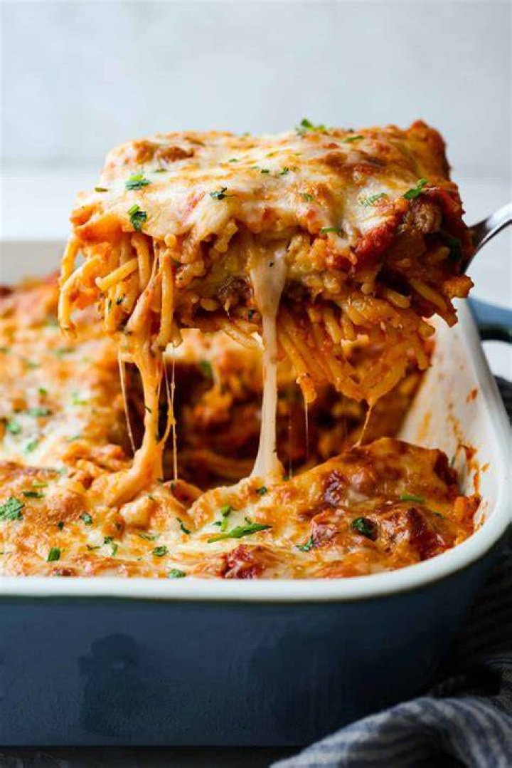 Why do you put baking soda in spaghetti sauce